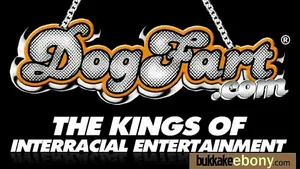 Blackette baisée en gangbang et couverte de sperme