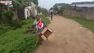 MILF ébène baisée sauvagement en extérieur amateur