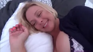 Belle-mère MILF baise son beau-fils - Brianna Beach