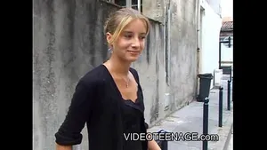 Blonde 18 ans suce et baise pour son premier casting
