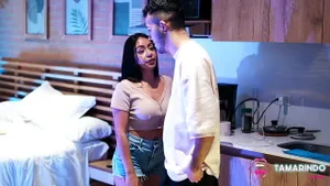 Belle-mère colombienne baisée par l'ami de son beau-fils