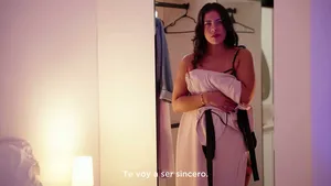 MILF voisine baise son jeune voisin après ascenseur