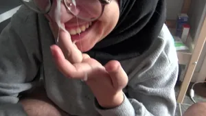Étudiante hijab suce prof français grosse bite amateur