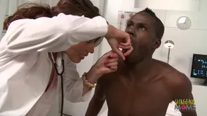 Infirmière MILF baise avec une grosse bite noire