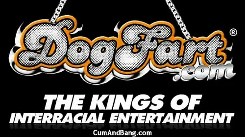 Gorges profondes interraciales en groupe brutal