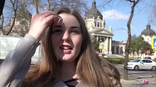Scout allemand baise Lucie 18 ans ramassée dans la rue