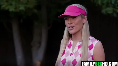 Belle-mère MILF baise en famille recomposée à 4