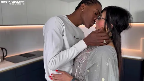 Bhabi noire trompe son mari avec son meilleur ami