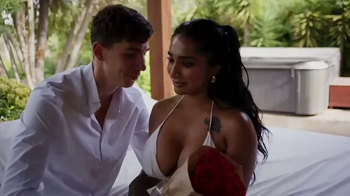 Yasmina Khan se fait défoncer le cul par son mari