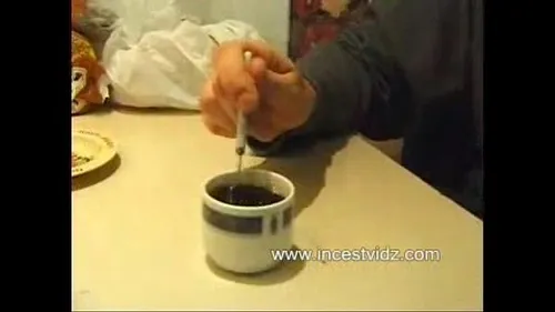 Beau-père français surprend sa femme en train de baiser